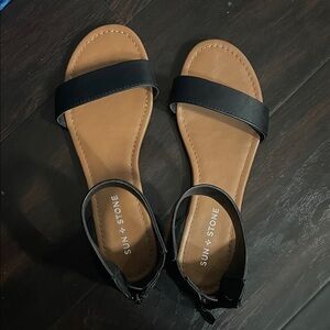 7.5 Sun + Stone Black Faux Leathee Women's Sandals / shoes